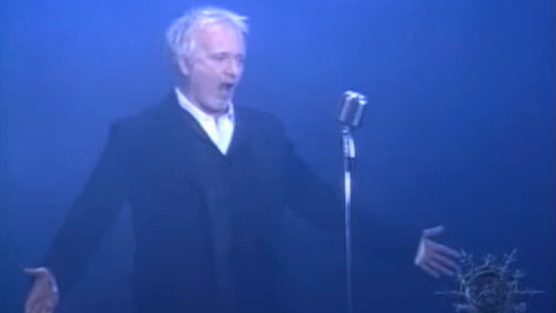 Anthony Gear singing General Hospital Social Scene | Photos: YouTube