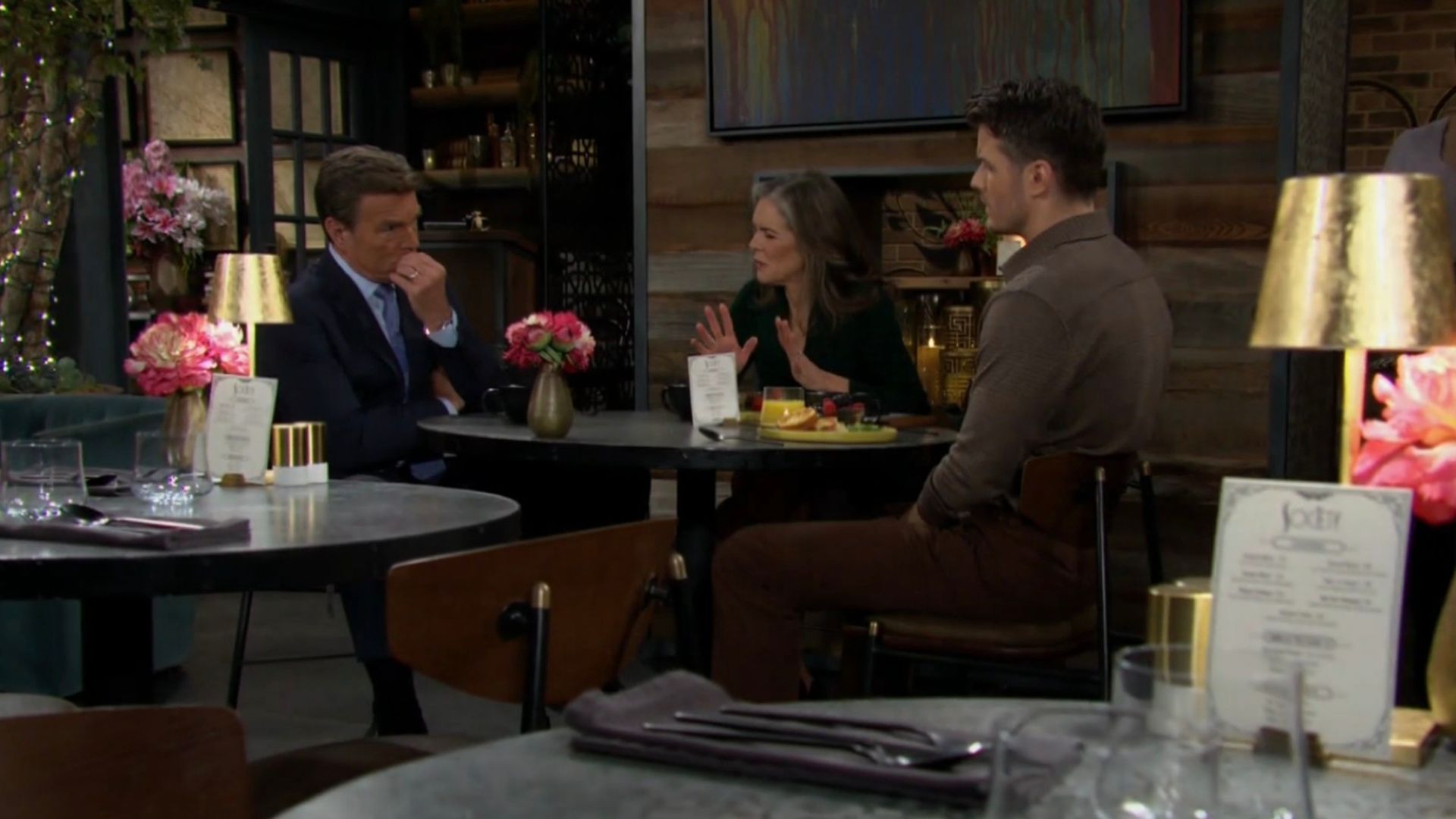 The Abbotts have dinner on The Young and the Restless | Photo: CBS