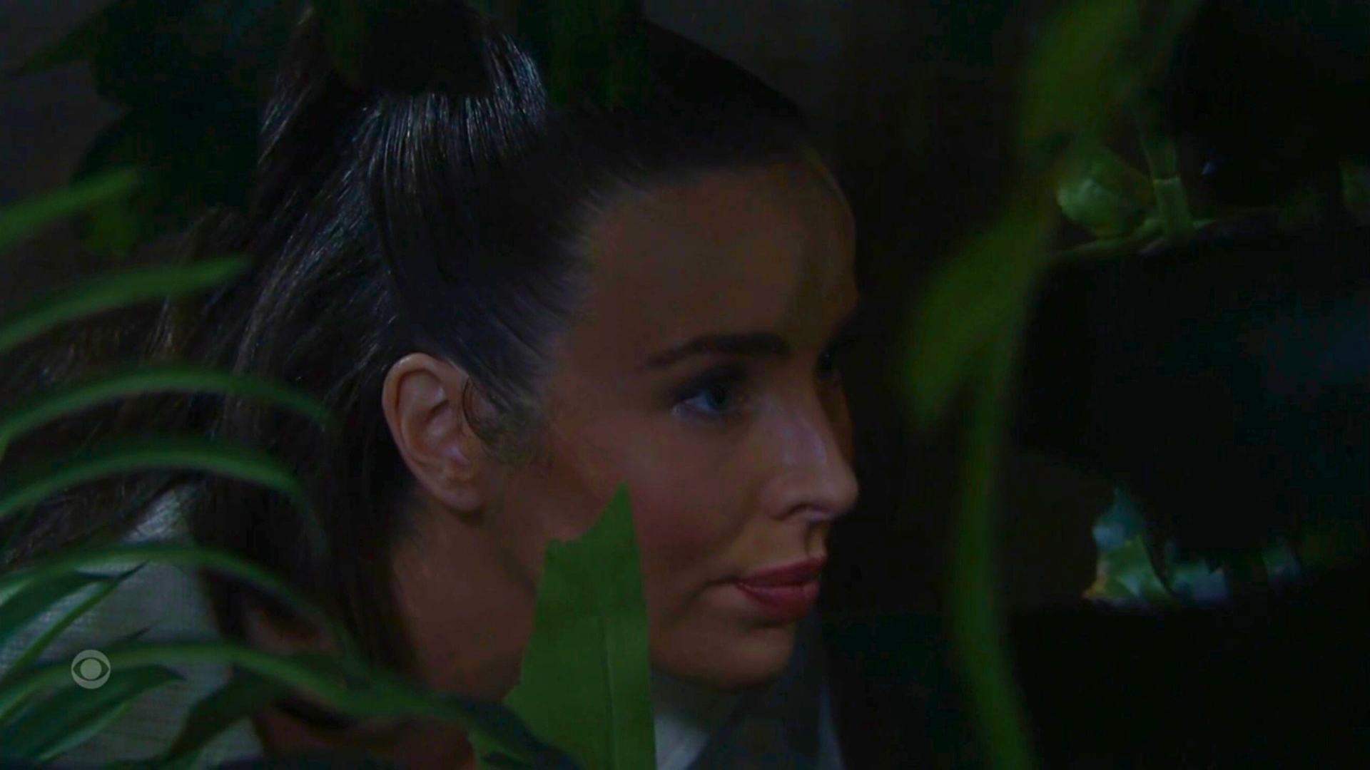 Ivy spies on Will and Dylan on The Bold and the Beautiful | Photo: CBS