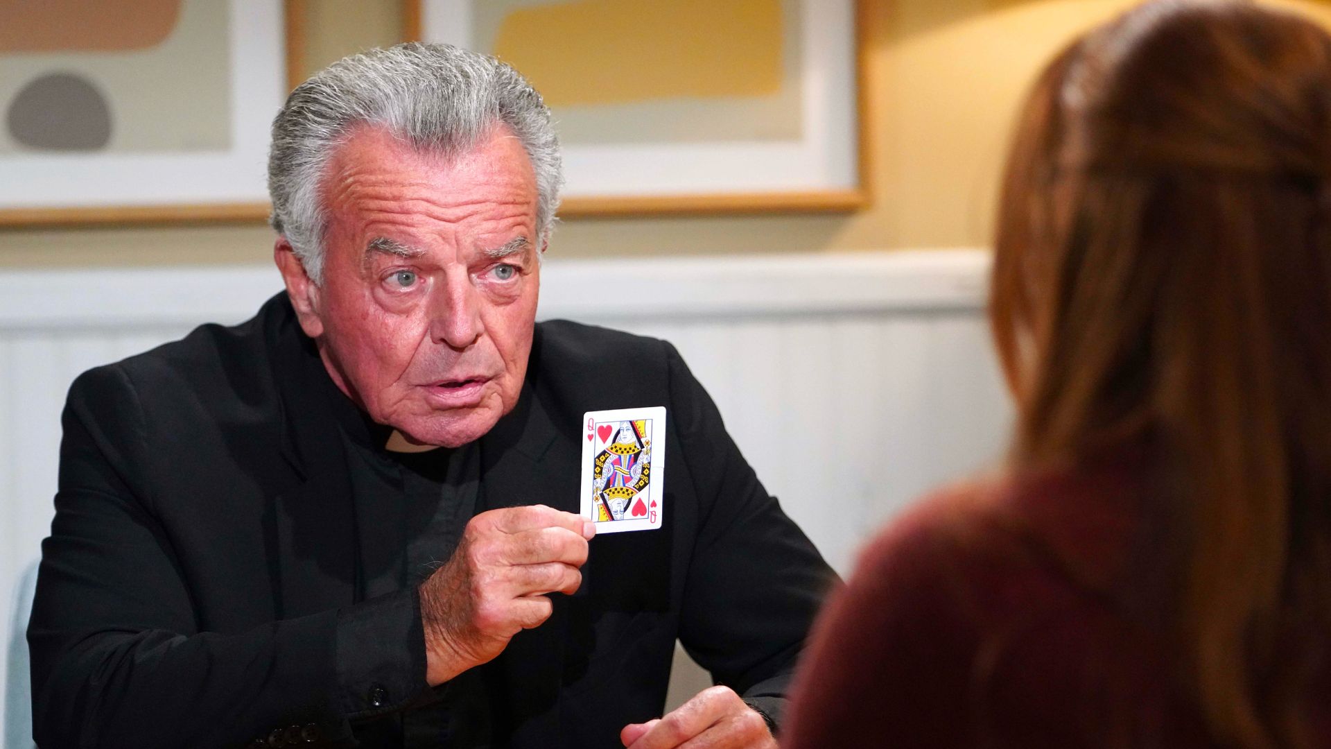 Ian Ward shows Mariah the Queen of Hearts card on The Young and the Restless